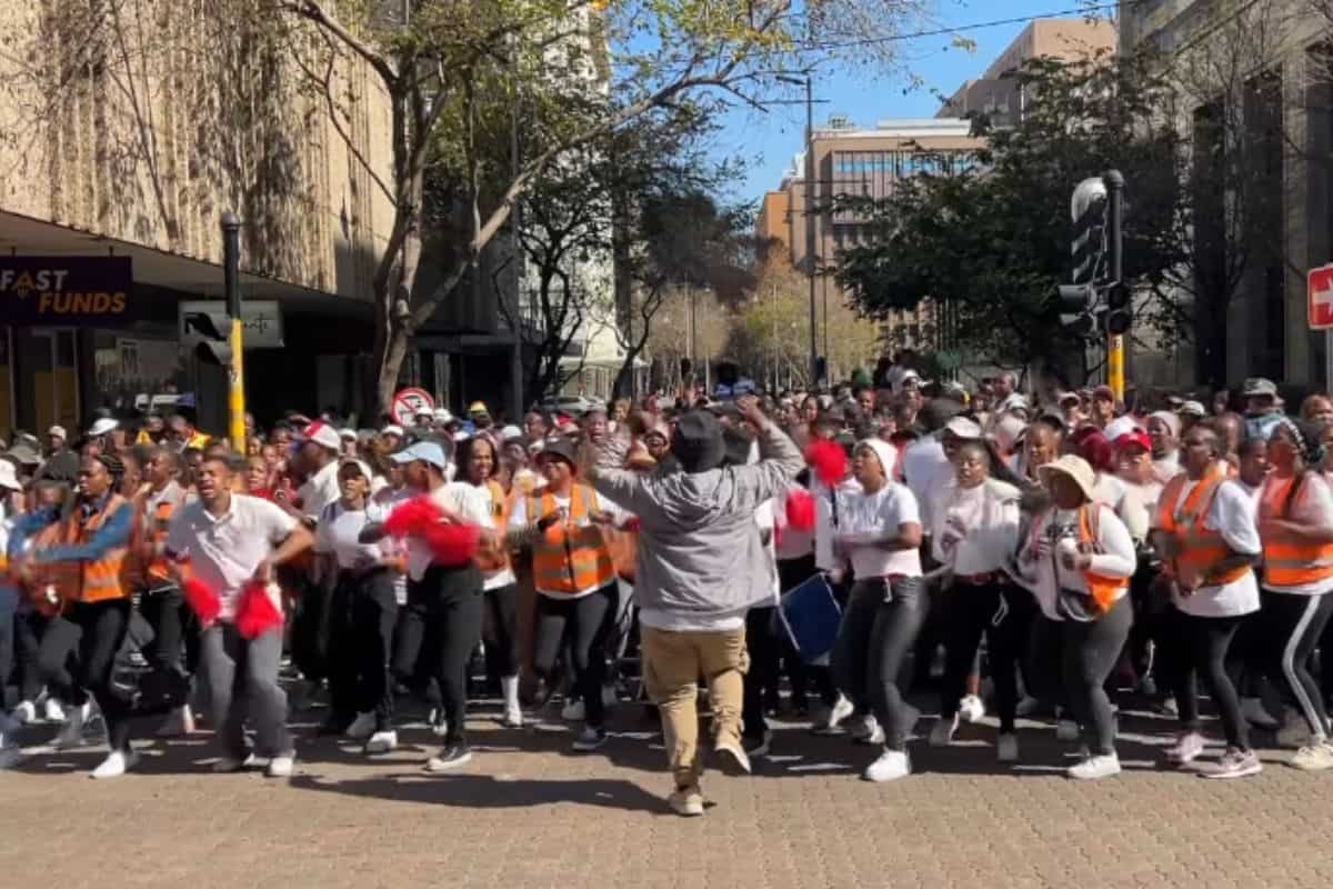 watch: Mjaivo Jaiva takes over the streets of Joburg