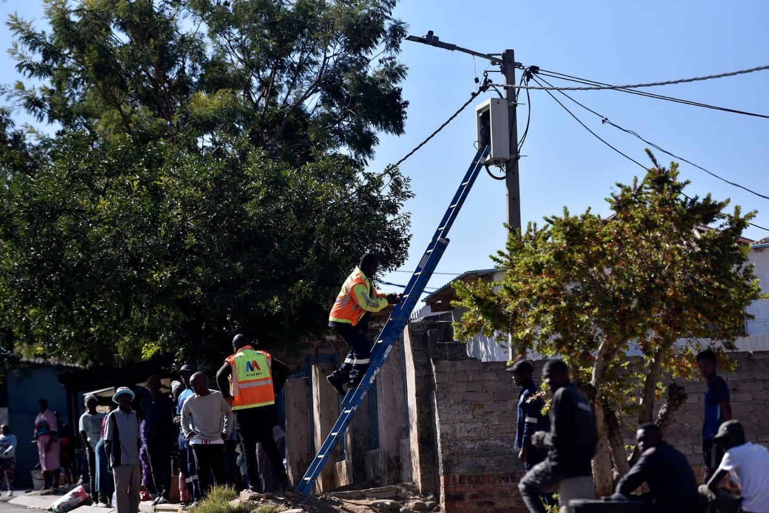 Alex residents ‘tried to hold city power officials hostage'