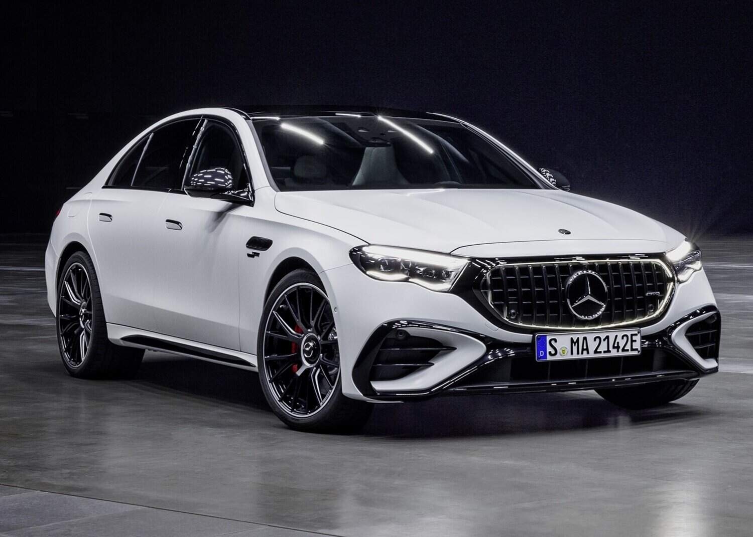 Bahn-storming, hybrid-assisted Mercedes-AMG E53 finally priced