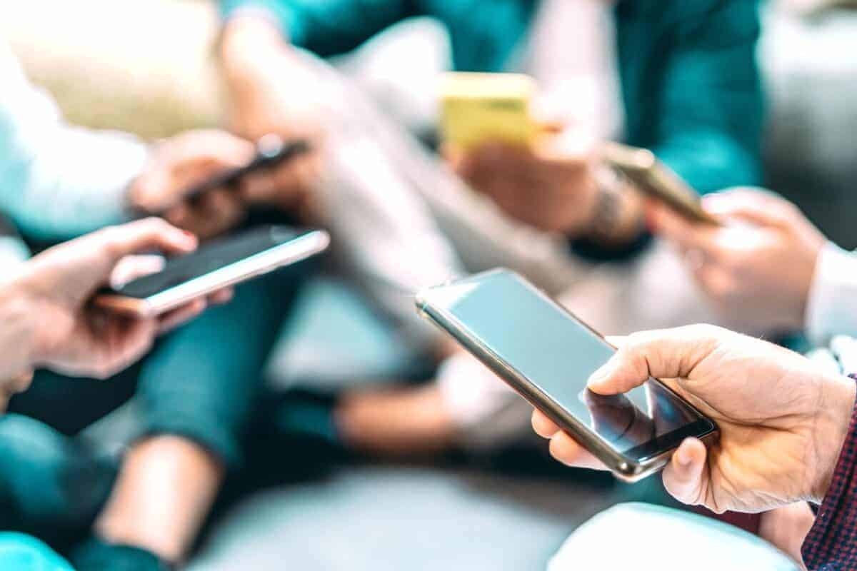 Taliban enforces smartphone ban in Afghan schools