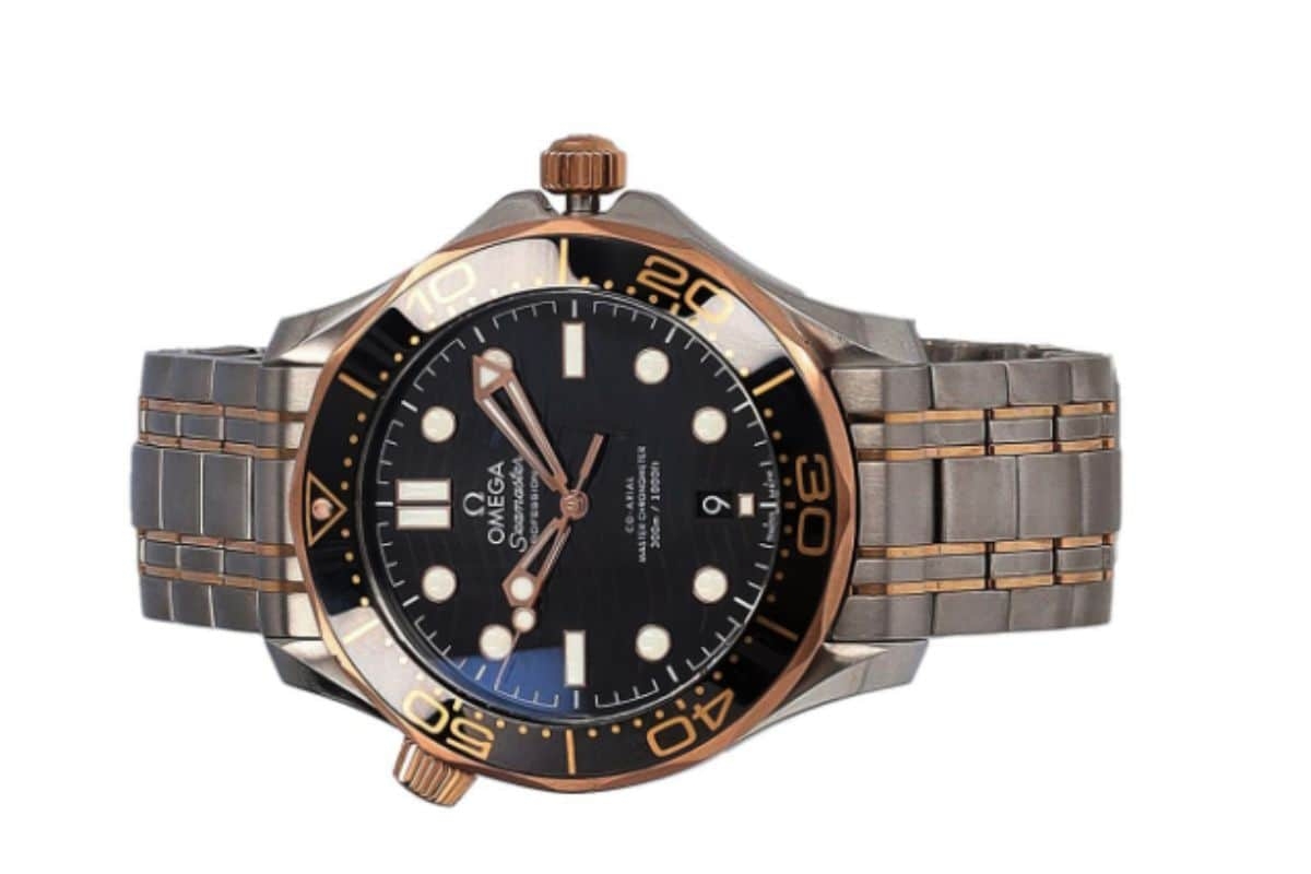 A R70K pen or a R50K lamp? Five extravagant Father's Day gifts