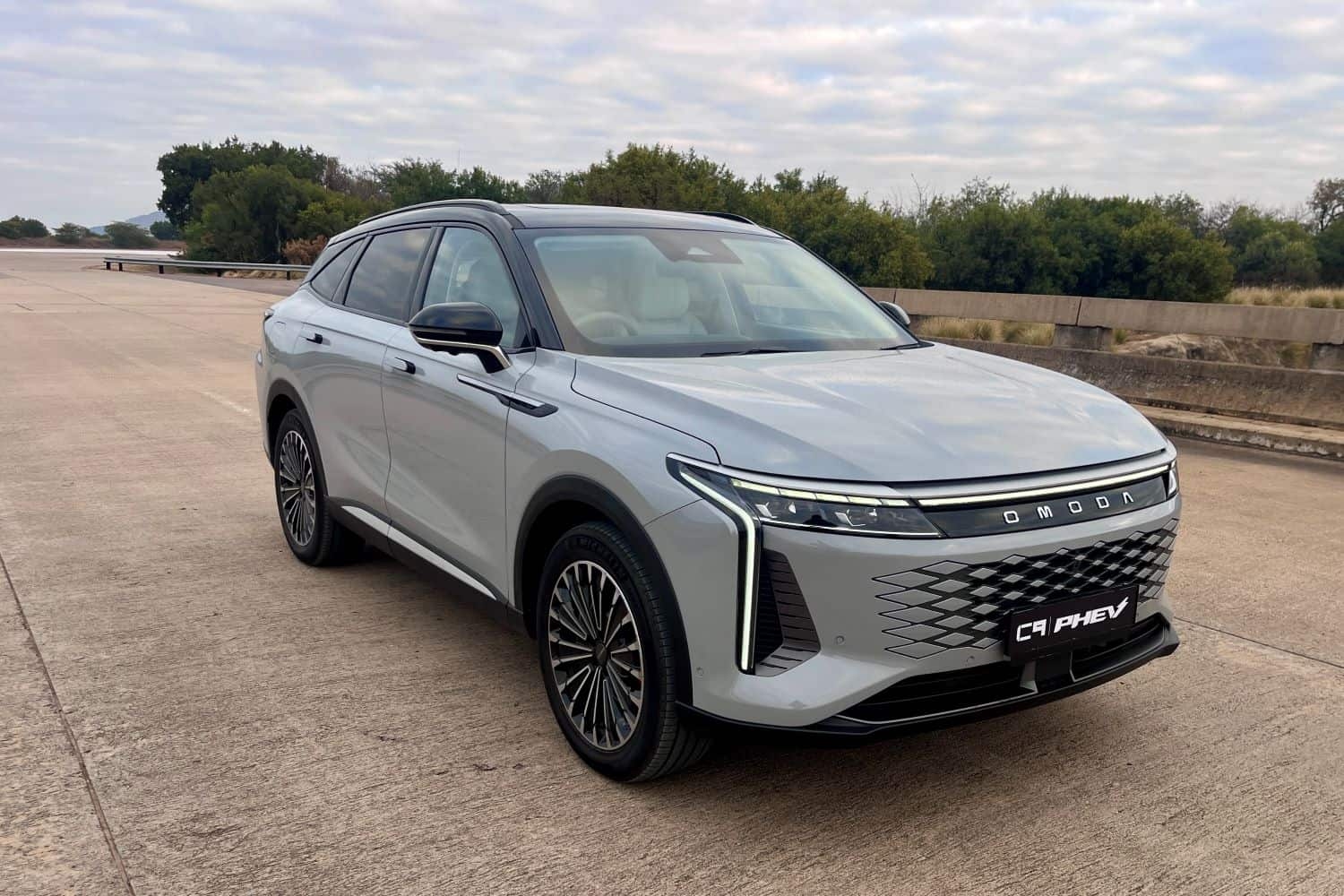 Dashing Omoda C9 plug-in hybrid proves to be a Golf GTI-killer
