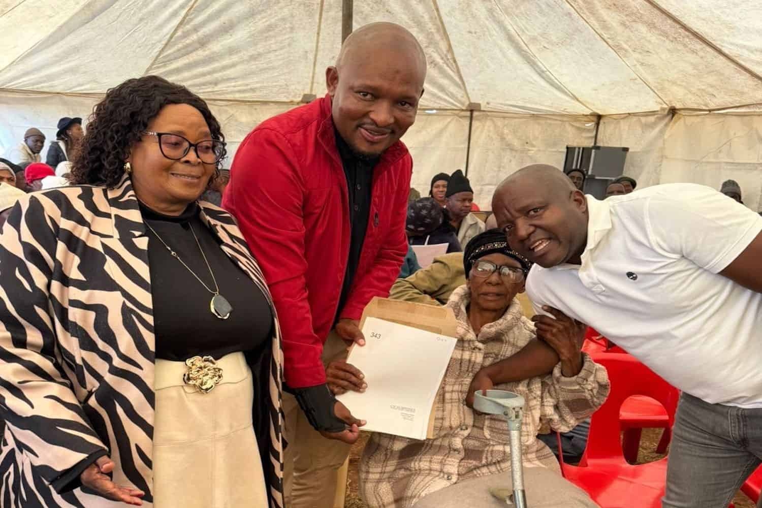 Tshwane hands over title deeds to Stinkwater residents