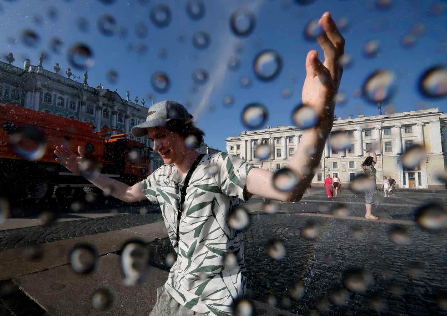 24 hours in pictures, 17 July 2025