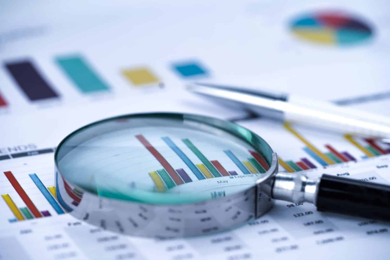 Economic activity slowly improving although economic pressure persists
