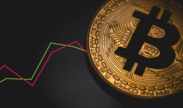 بيتكوين تكسر حاجز 105 آلاف دولار