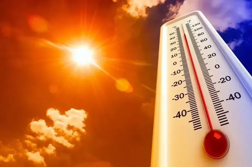 شمس مصر تتوهج.. طقس حار وشبورة مائية تحجب الأفق اليوم