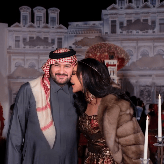 مبارك الهاجري يغمر أحلام الشامسي بالحب والهدايا الفاخرة في عيد ميلادها