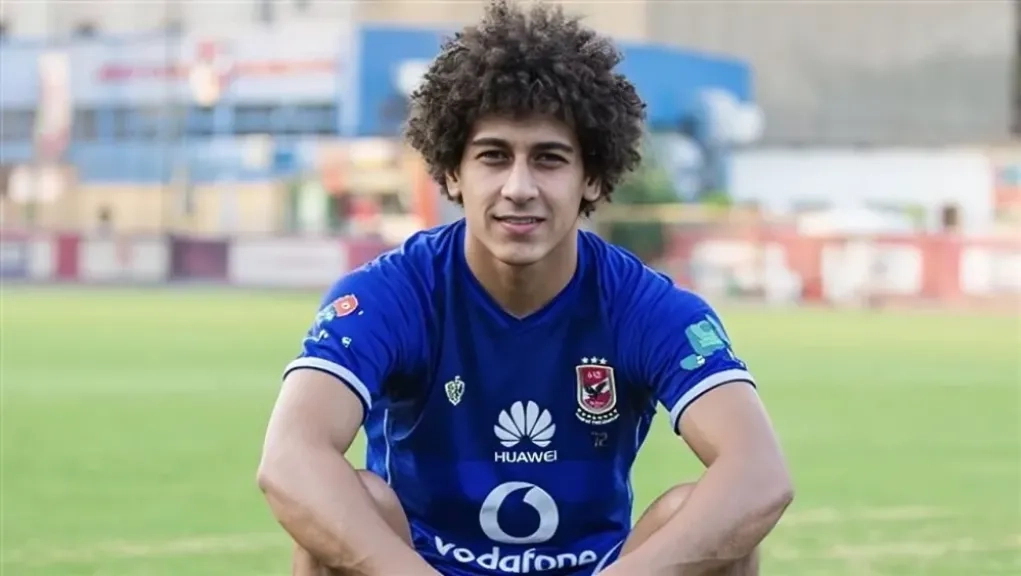 'مش مجرد لاعب'.. حسين السيد يخطف القلوب بموقف إنساني مع سيدة مسنّة