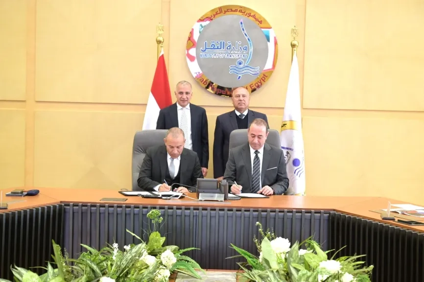 الفريق كامل الوزير يشهد توقيع مذكرة تفاهم بين الشركة القابضة للنقل البحري والبري وشركة السويدي اليكتريك