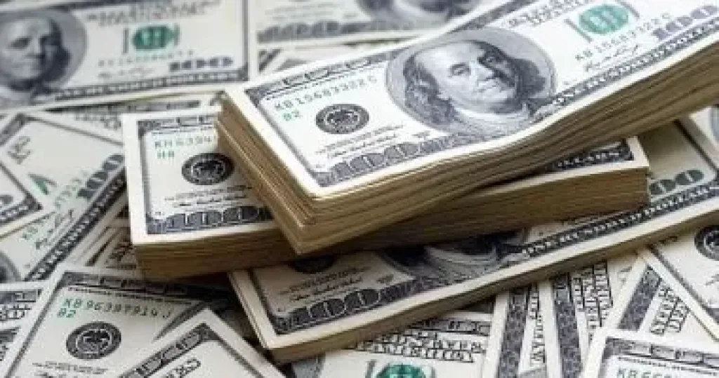 الأخضر بكام ؟ سعر الدولار مقابل الجنيه في أول أيام عيد الفطر