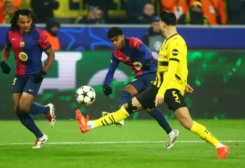 حكم 'الكلاسيكو المصري' يدير قمة برشلونة ودورتموند في دوري أبطال أوروبا