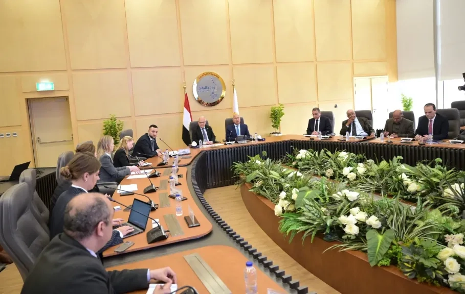 الوزير يستقبل سفير السويد بالقاهرة، لبحث التعاون المشترك بين الجانبين في مجالي النقل والصناعة