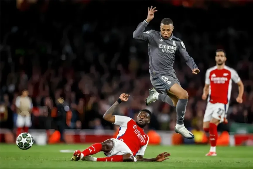 يويفا يختار طاقم حكام لإياب ريال مدريد وأرسنال في دوري أبطال أوروبا