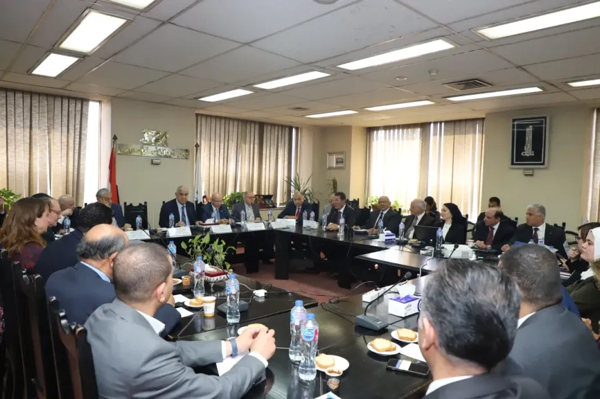 خبراء في ندوة جمعية رجال الأعمال المصريين: رسوم 'ترامب' فرصة لجذب الإستثمارات المهاجرة وضررها على الصادرات' غير مخيف'