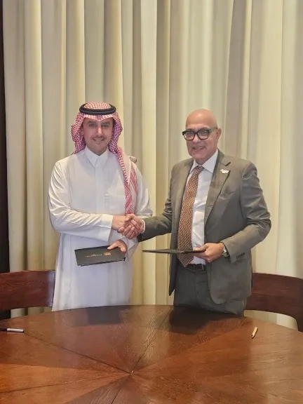 شركة «جراندي صبور» توقع اتفاقية تعاون مع «سراة للاستثمار»