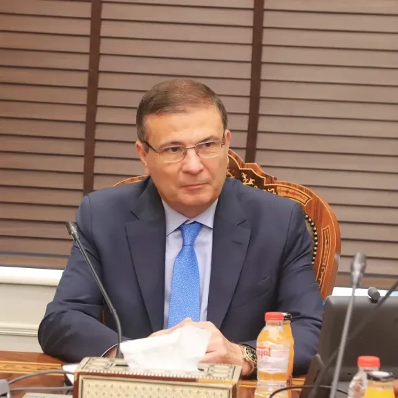 'فاروق' يستعرض مع البعثة الإشرافية لـ'إيفاد' نتائج زيارتها لأنشطة مشروع التكيف في البيئات الصحراوية