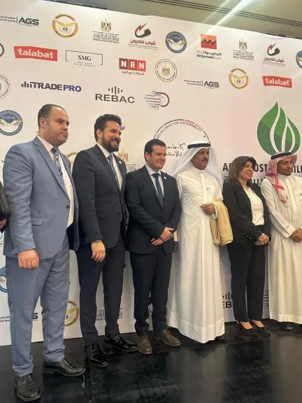هشام العيسوي يكرم بجائزة التميز العربي 2025 في المعرض العربي الأول للإستدامة