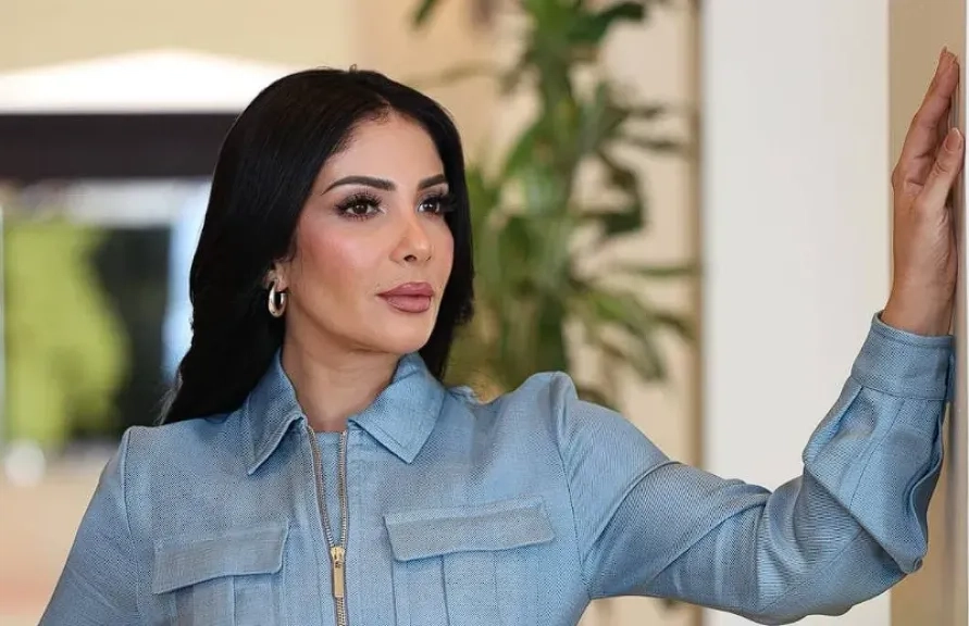 منى زكي تخطف الأنظار بـ«لوك» جديد ومميز