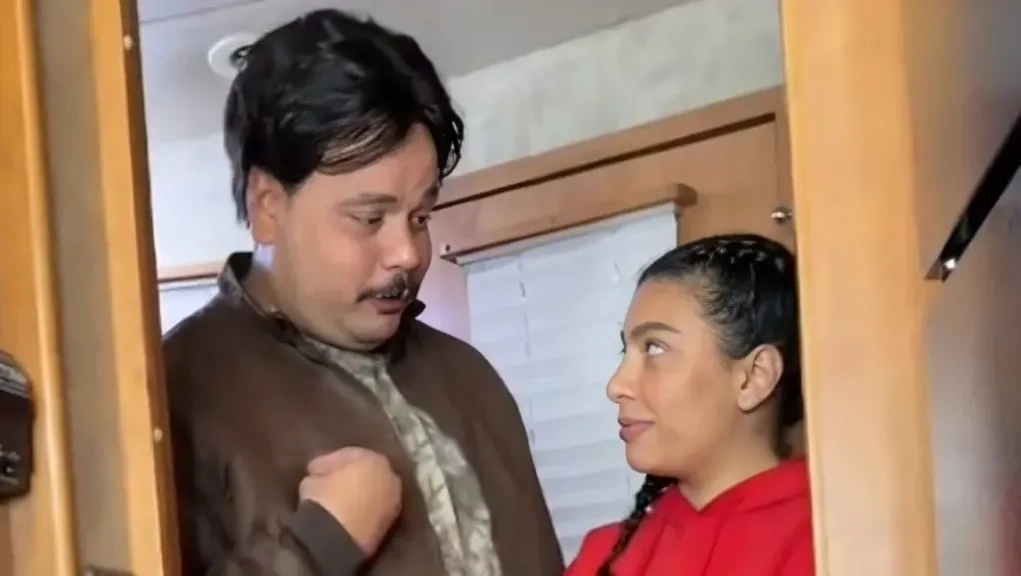 دنيا سامي تكشف كواليس صداقتها الغريبة مع مصطفى غريب: بيشوفني ولد