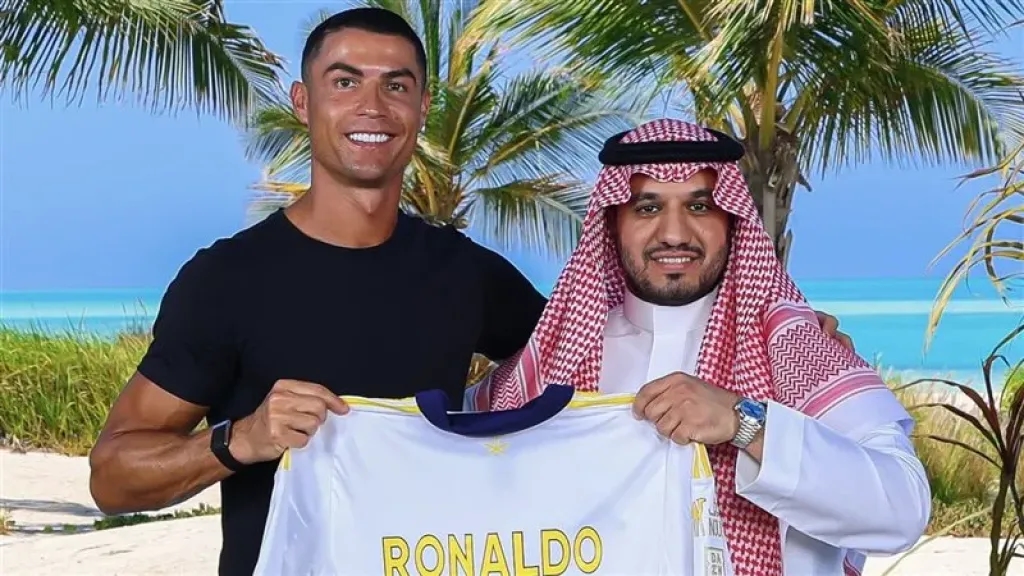 نادي النصر السعودي يعلن تجديد تعاقده بشكل رسمي مع الأسطورة البرتغالي كريستيانو رونالدو