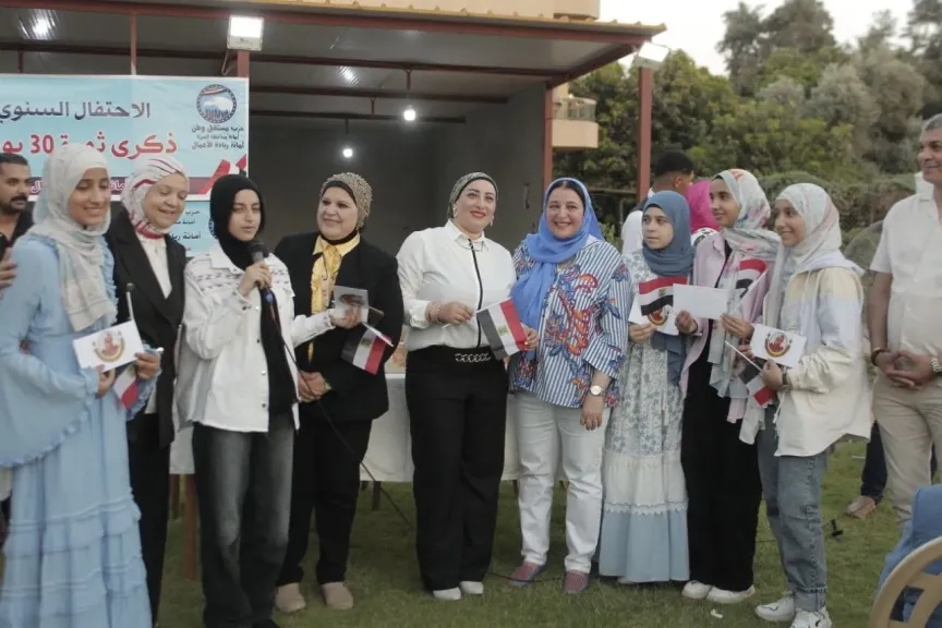 عبير عصام تكرم 50 طالب وطالبة من أوائل الشهادة الابتدائية والإعدادية بمحافظة الجيزة