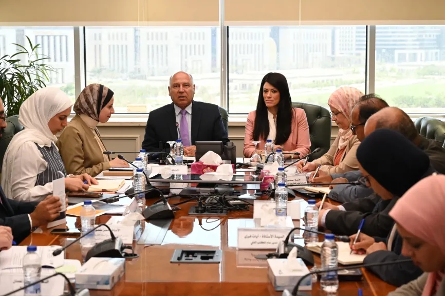 اجتماع موسع بين 'الوزير' و'المشاط' للتعامل مع آلية الكربون الأوروبية