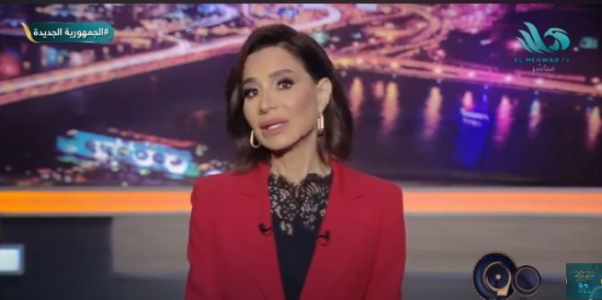 أخدتي شيخ الحارة ونزلتي بيه الأرض .. مواجهة بين بسمة وهبة وإيناس الدغيدي