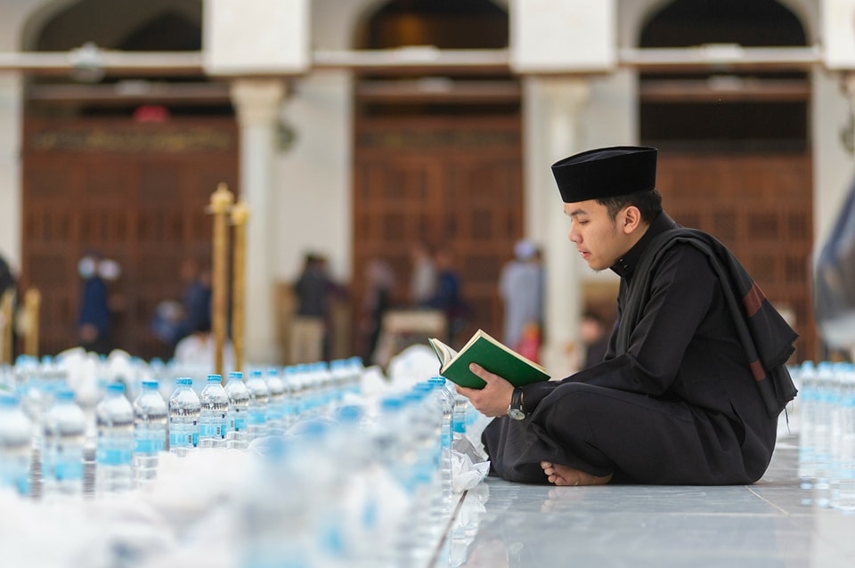 هل قراءة القرآن بسرعة تنقص من الثواب؟.. أمين الفتوى يوضح الحكم