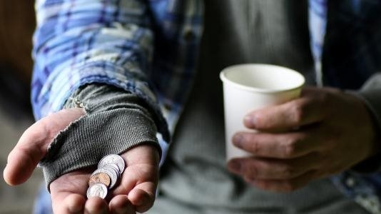 حبس وغرامة.. عقوبات رادعة تواجه عصابة تسول الأطفال بقصر النيل