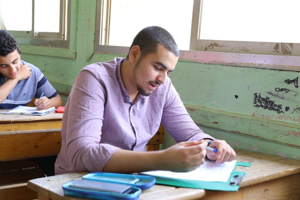 شكاوى طلاب الثانوية الأزهرية من صعوبة امتحان الفيزياء اليوم