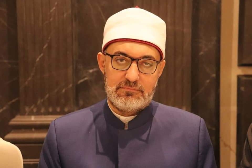 أفنى حياته في خدمة الإسلام.. نظير عياد ينعى مفتي سنغافورة الأسبق