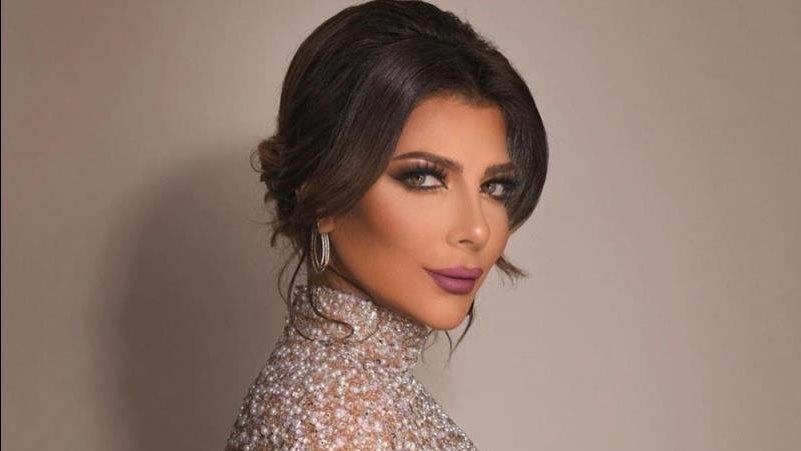 ناقد موضة يعلق على فستان أصالة في الأردن.. ماذا قال؟