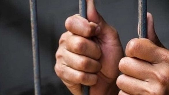 عقوبة استغلال الوظيفة في تهريب المهاجرين .. بالقانون