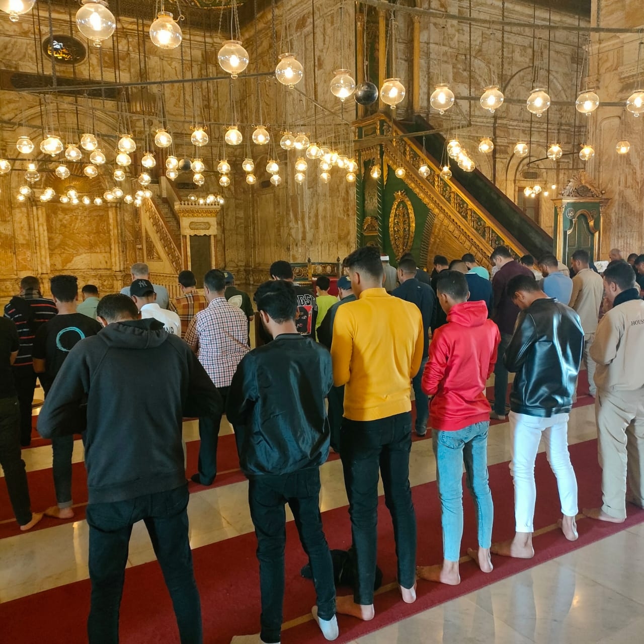 ما حكم ترك الصلاة في المسجد؟.. الإفتاء تجيب