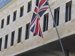 بريطانيا تسحب موظفيها من سفاراتها في إيران