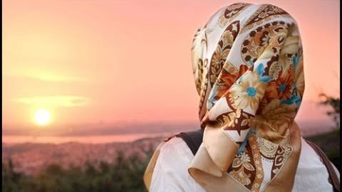 حكم تصدق الزوجة من مال الزوج دون علمه؟.. الأزهر يجيب