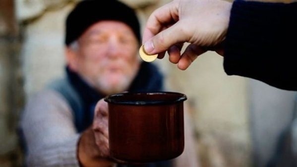 هاني تمام: أعظم صدقة عند الله هو ما تنفقه على أهلك
