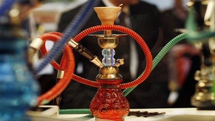 حكم العمل فى مقهى يقدم الشيشة.. الإفتاء تجيب