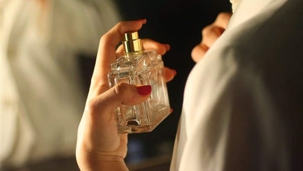 حكم وضع العطر للنساء خارج المنزل .. دار الإفتاء تحدد الضوابط الشرعية