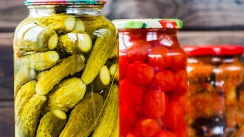 ماذا يحدث للجسم عند تناول ماء المخلل؟