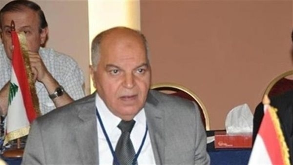 امتحان الفيزياء .. "المعلمين" تعلن إصابة مراقب ونقله للمستشفى بالمنيا