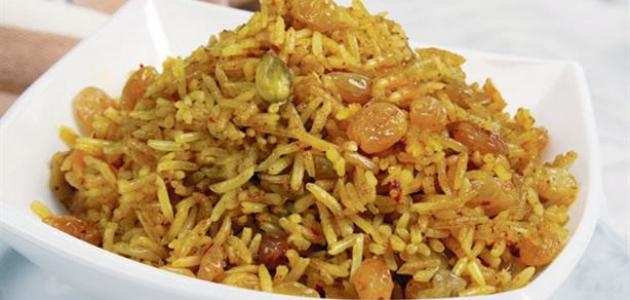 طبق العزومات.. طريقة عمل الأرز بالقرفة والزبيب زى المطاعم