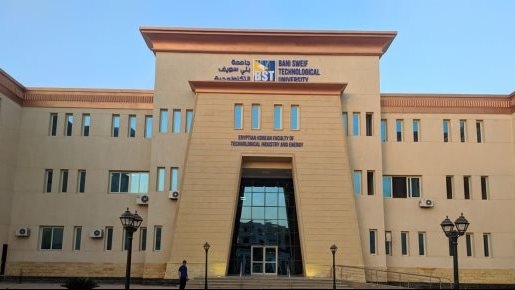 دعم مشروعات التخرج وخلق فرص عمل وتلبية احتياجات السوق .. خطوات جديدة للجامعات التكنولوجية مع أصحاب المصانع والشركات