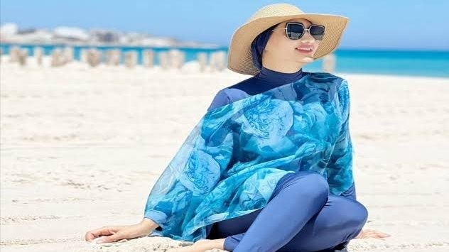 حكم المايوه الشرعي البوركيني وهل يجوز للنساء نزول البحر؟ 4 شروط تُبيح ارتداءه