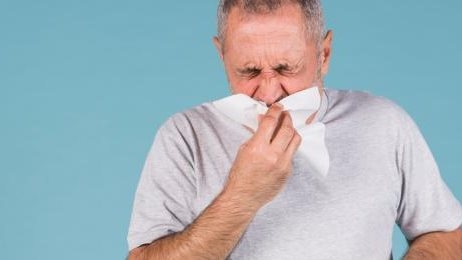 أبرزها طريقة العطس.. أخطاء غير متوقعة تدمر الأعصاب