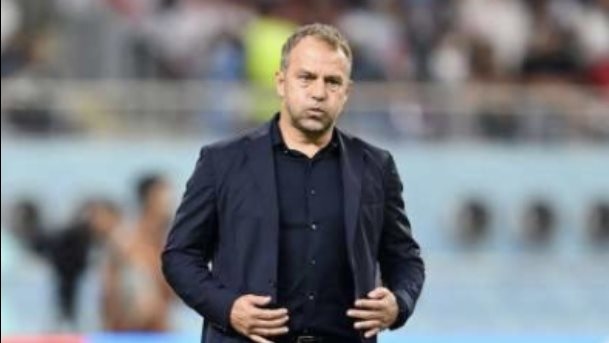 هانز فليك يغلق الباب أمام رحيل فيرمين لوبيز ويتمسك ببقائه في برشلونة