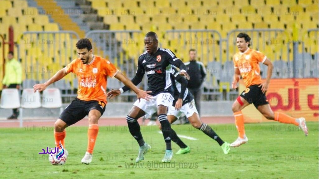 مواجهة الأهلي وفاركو بشعار "علاج حموضة الصفقات" في الجولة الثانية للدوري المصري