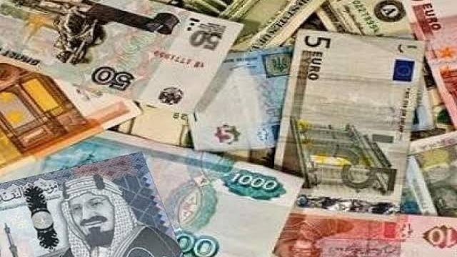 الدينار الكويتي بـ 161.8 جنيه.. أسعار العملات العربية في مصر يوم الخميس
