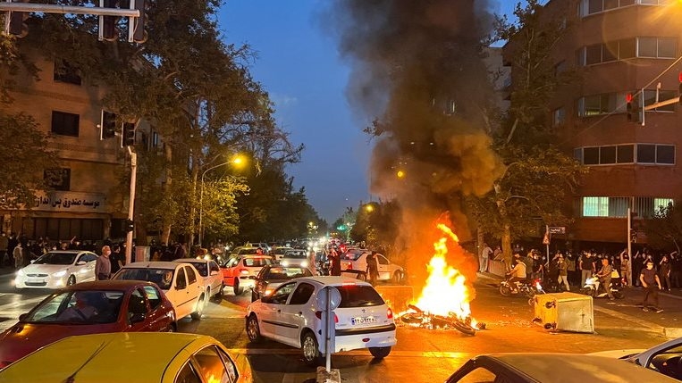 جيش الاحتلال الإسرائيلي يطالب سكان طهران بالمغادرة فورا